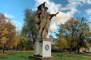 У Чехії невідомий перемалював пам'ятник червоноармійцям під пральну машину (фото)