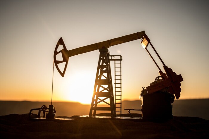 Вашингтон змушений переглянути обмеження цін на російську нафту, – Bloomberg