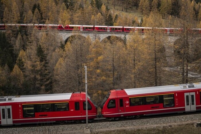 В Швейцарии начал курсировать поезд протяженностью почти два километра (фото)