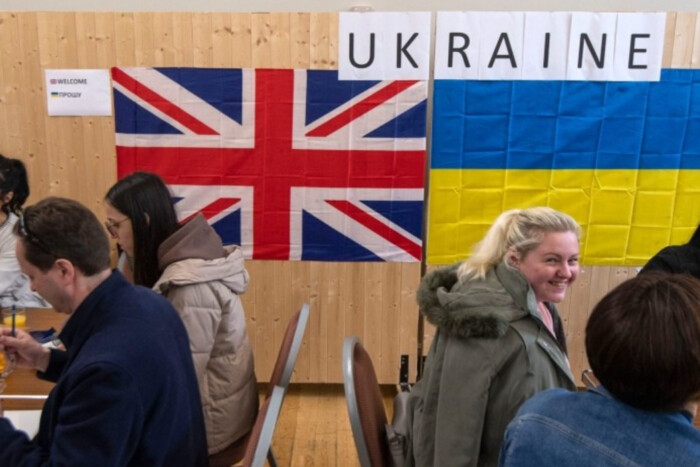 «Консули працюють день і ніч». Посол розповів про побут українських біженців у Великій Британії