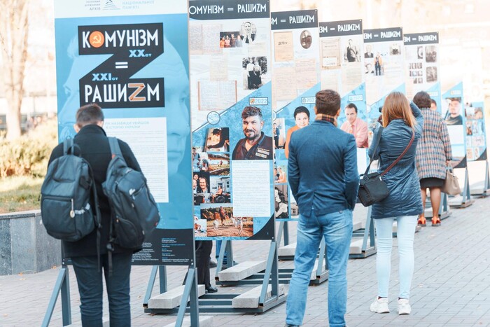 У Вінниці відкрилася виставка просто неба «Комунізм=Рашизм» (фото) 
