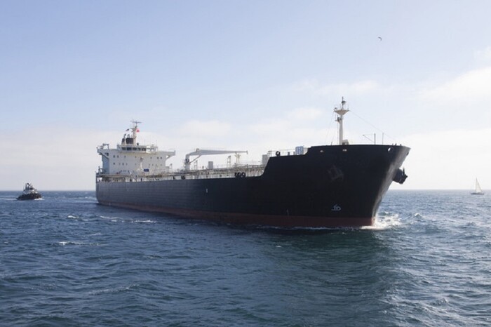 Цінова стеля на нафту: майже два десятки російських танкерів застрягли біля берегів Туреччини
