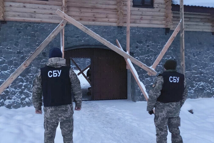 СБУ проводит обыски в монастырях Московской церкви Житомирской области (фото)