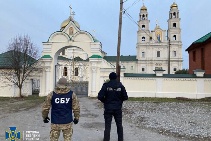 В монастырях Московской церкви в Хмельницкой области проходят обыски (фото)
