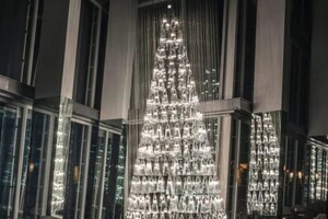 Скляні, паперові та перевернуті догори: незвичайні новорічні ялинки світу (фото)