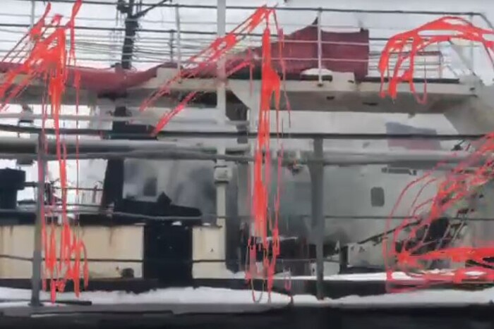 У Росії спалахнув нафтовий танкер (відео)