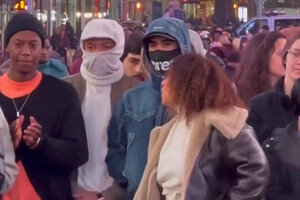 Маскування на вулицях Нью-Йорка: форвард Мбаппе став героєм вірусного ролика (відео)