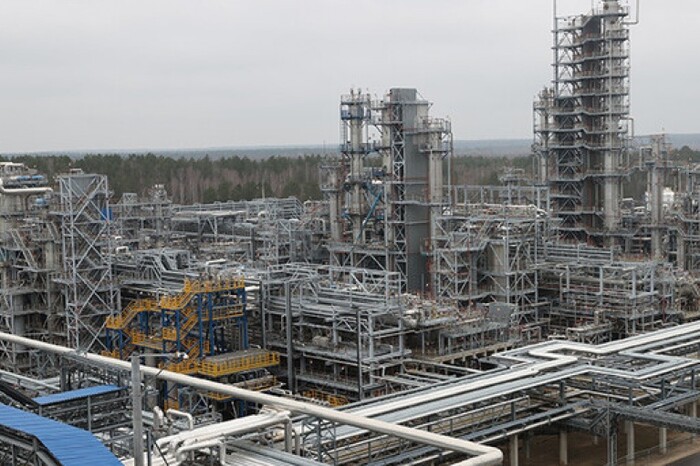 У Білорусі горів один із найбільших нафтопереробних заводів