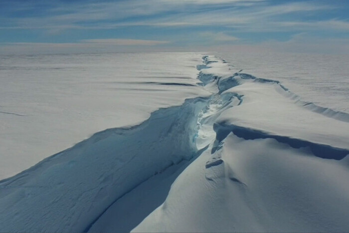 Завбільшки з Лондон: від крижаного плато Антарктиди відколовся великий айсберг