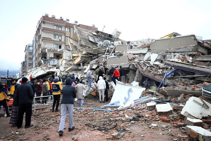 Землетрясения в Турции: под завалами могут находиться пятеро украинцев