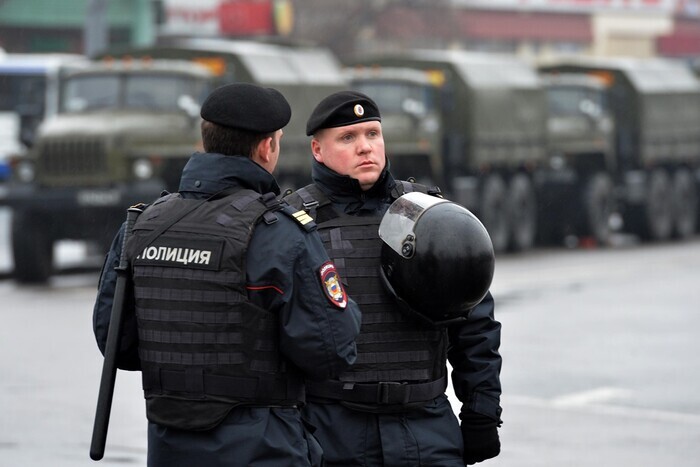 В Москве полицейские закупают «бронированные иконы» с текстами молитв