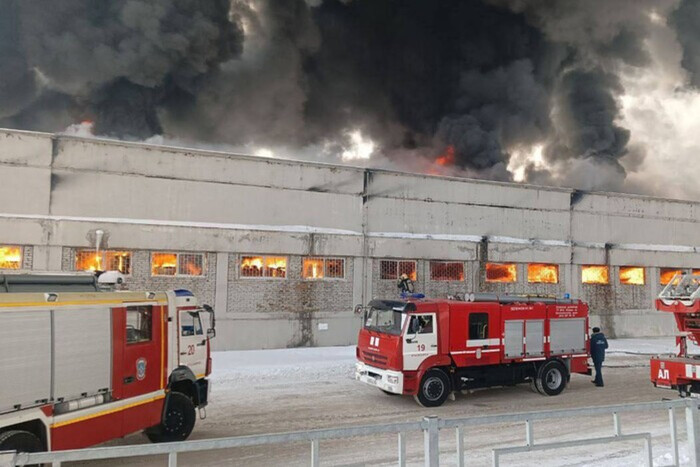 В России масштабный пожар на складе (фото)