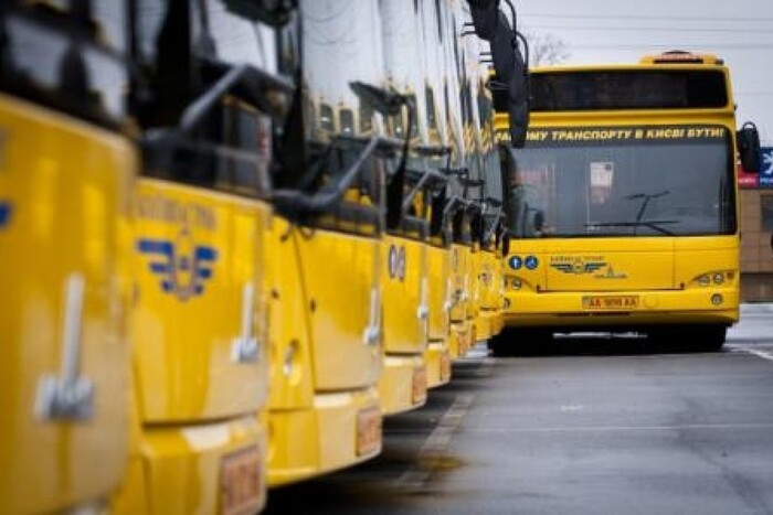 Столичні автобуси і тролейбуси змінять схеми маршрутів