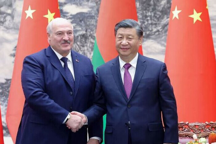 Пошел по стопам Токаева? Банковая предположила, зачем Лукашенко ездил в Китай