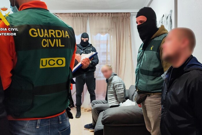 В Іспанії затримали банду, яка грабувала будинки українських біженців