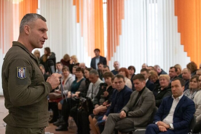 Кличко поздравил коммунальщиков: Киев выстоял благодаря вам
