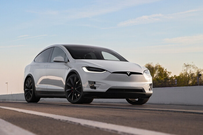 Автомобили Tesla Model X проверят на исправность. В чем причина?