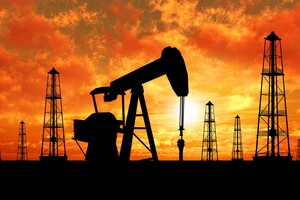 Країни OПЕК+ заявили про несподіване скорочення видобутку нафти. Ціни на сировину можуть зрости: деталі