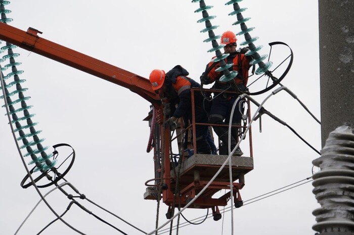 За дві доби енергетики ДТЕК повернули світло в оселі 21 тисяч родин Донеччини