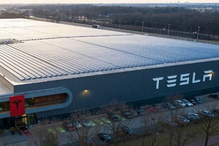 Tesla наращивает производство автомобильных аккумуляторов