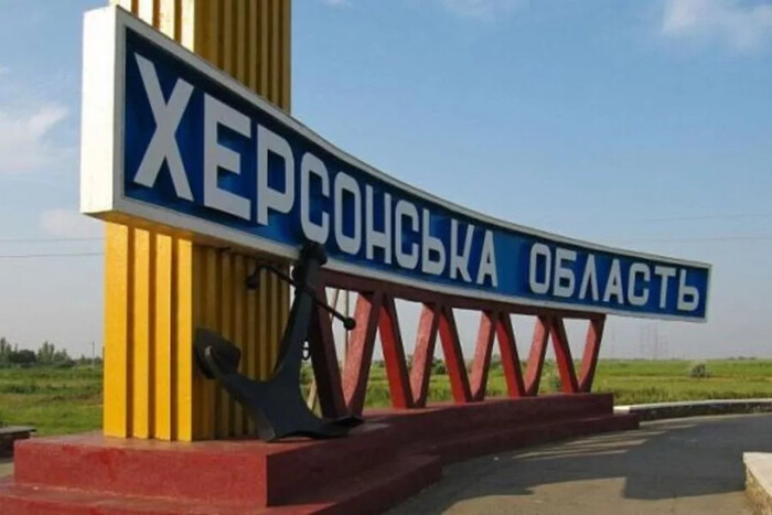 Херсонщина: россияне сбросили авиабомбу на школу, есть жертвы