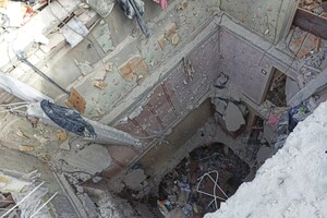 Слов’янськ: рятувальники продовжують діставати тіла зі зруйнованої ракетою багатоповерхівки