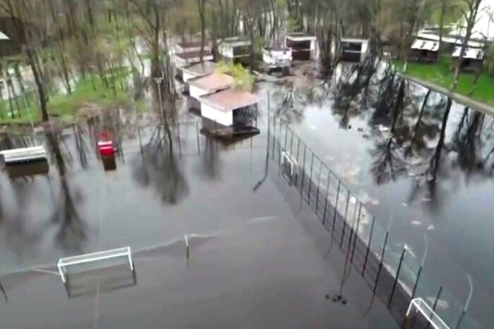 Столичный парк «Муромец» превратился в озеро: видео из дрона