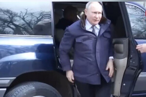 А штаб где, в Кремле? Сеть высмеяла визит Путина в оккупированные области Украины (фото, видео)