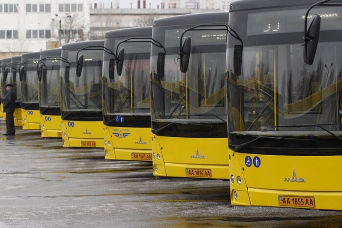 Київ запустить додаткові автобуси у поминальні дні