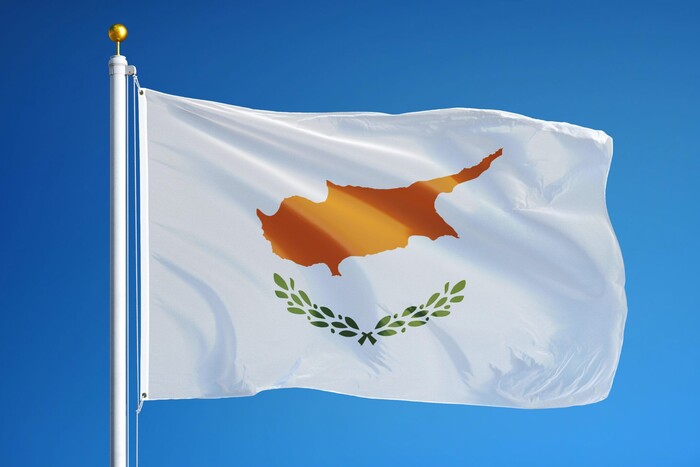 Кіпр заблокував рахунки фінансистів, які допомагали російським олігархам обходити санкції