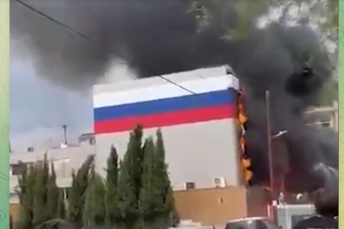 На Кіпрі невідомі підпалили Російський центр науки і культури (відео)