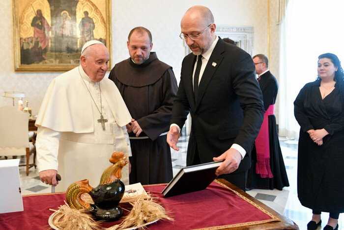 Шмыгаль встретился с Папой Римским и сделал ему предложение (фото, видео)