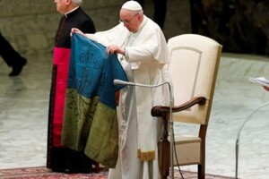 «Поки що всі мирні наміри Папи Римського обмежуються молитвами за мир далеко від України»