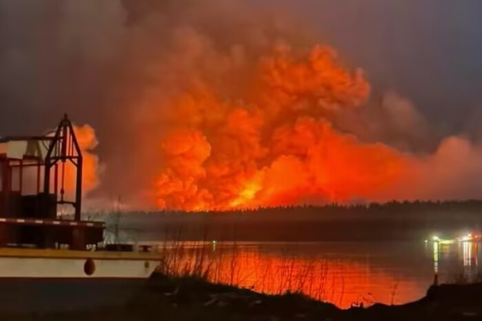 У Канаді вирує лісова пожежа: евакуйовані тисячі людей