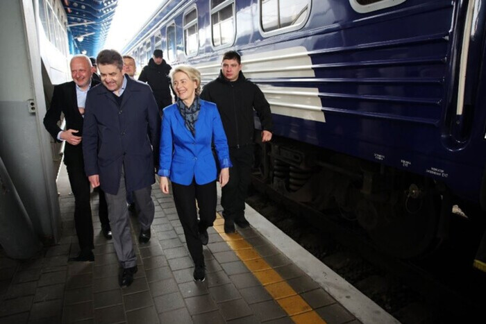 Глава Еврокомиссии в День Европы приехала в Киев