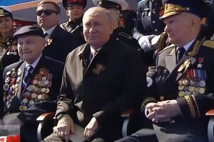Один танк і поспішна промова Путіна: як пройшов парад у Москві (фото, відео)