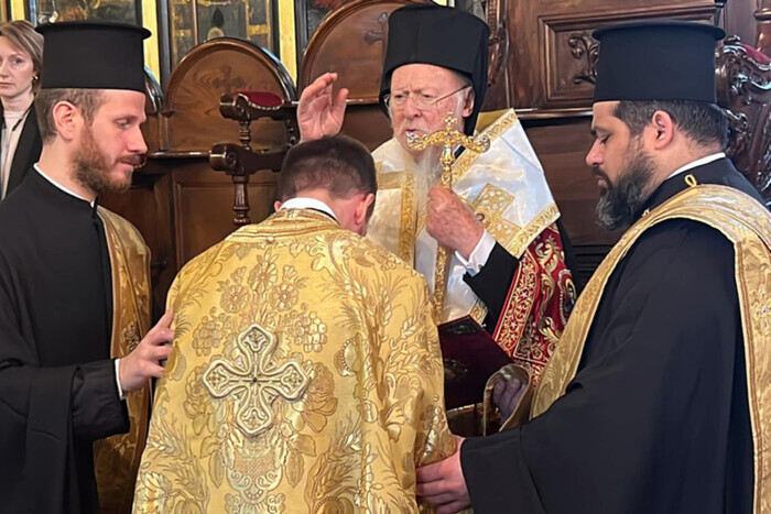 Патриарх Варфоломей возглавил литургию на украинском языке в Стамбуле