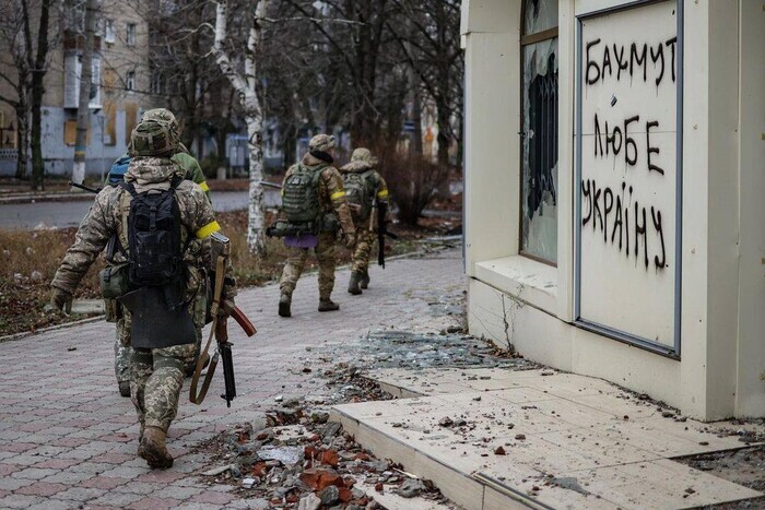 Ситуация в Бахмуте. Продвигаются ли украинские военные: ответ Минобороны