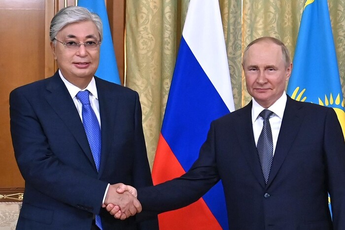 Президент Казахстану відмовляється їхати до Путіна