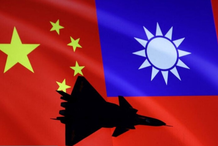 Китай розпочав бойові навчання біля кордонів Тайваню