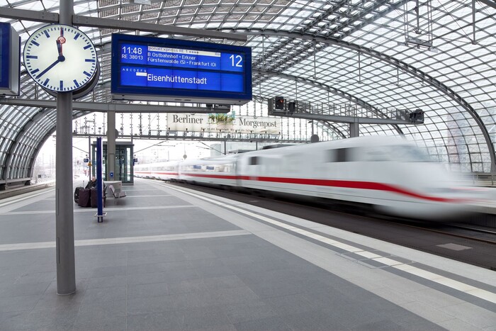 Скандал у Німеччині: українку з дитиною висадили з потяга через національність