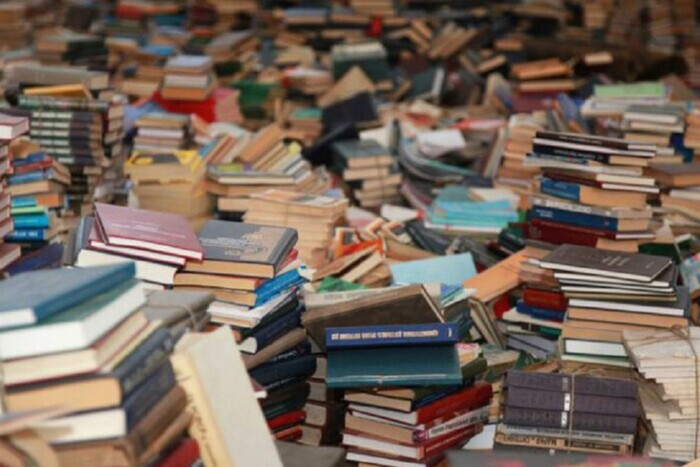 Зеленский подписал закон о запрете импорта российских книг