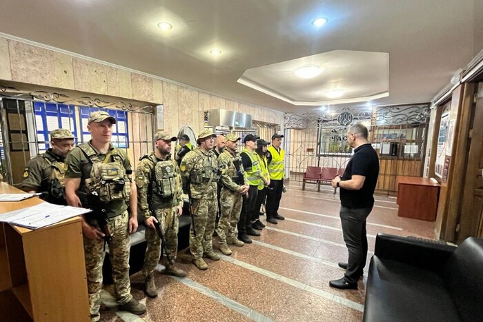 В Оболонському районі Києва чоловіки мають з'явитися до ТЦК у 10-денний термін (документ)