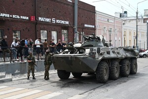 Переворот у Росії: на вулицях Москви з’явилася військова техніка