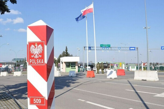 Полиция Польши обнаружила загадочный воздушный шар у границы с РФ