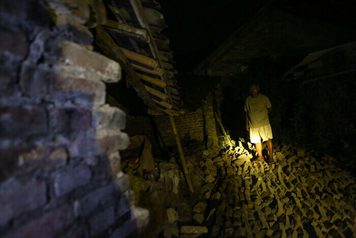 Индонезию всколыхнуло мощное землетрясение: погиб человек, есть раненые