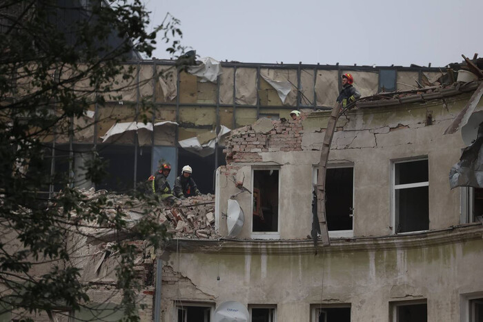Ракетная атака на Львов: повреждено 35 домов (фото)
