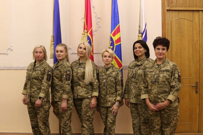 Минобороны представило новую женскую военную форму (фото)