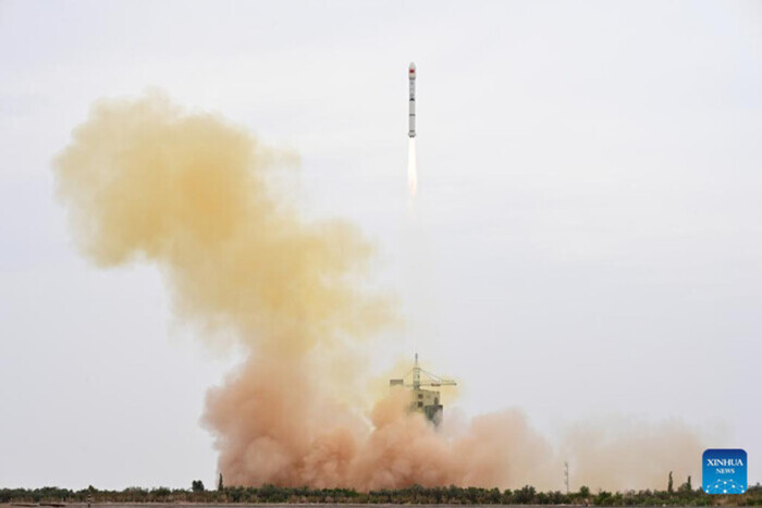 Китай запустил в космос новый экспериментальный спутник (фото)