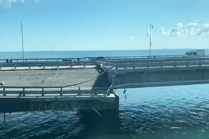 «Приліг відпочити»: що трапилось на Кримському мосту (фото, відео)